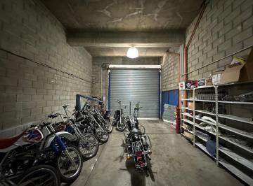 Bodega-Galpón · 209m² · Galpón Depósito en Venta Belgrano / Permuta PH
