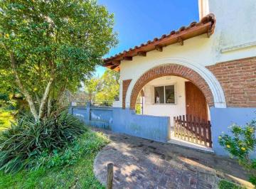 Casa · 250m² · 6 Ambientes · 2 Cocheras · Venta de Casa en Arana La Plata 4 Dorm.