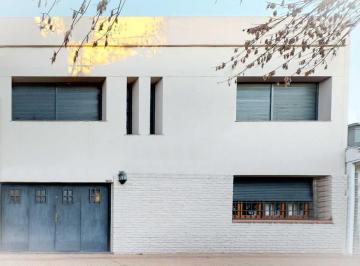 Casa · 212m² · 5 Ambientes · 1 Cochera · Casa en Venta en La Plata