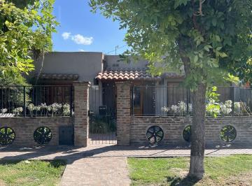Casa · 165m² · 6 Ambientes · 2 Cocheras · Venta Casa 4 Amb y Departamento 2 Amb en Capilla del Señor