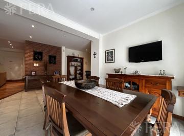 Casa · 196m² · 5 Ambientes · 1 Cochera · Venta Casa de 5 Ambientes con Patio y Cochera en Wilde