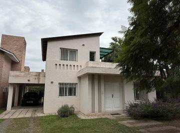 Casa · 180m² · 4 Ambientes · 2 Cocheras · Venta - Oportunidad Barrio Privado - B° La Carolina