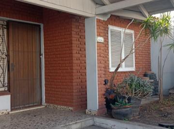 Casa de 2 ambientes, Malvinas Argentinas · Chalet en Venta. Los Polvorines! Excelente Ubicación Comercial