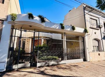 Casa · 190m² · 5 Ambientes · 2 Cocheras · Venta Casa Tres Dorm. en Barrio España y Hospitales