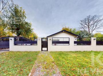 Casa · 287m² · 4 Ambientes · 2 Cocheras · Casa de 3 Dorm. en Venta en La Hermosura