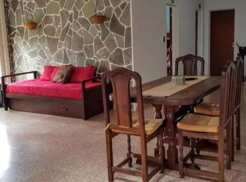 Casa · 165m² · 3 Ambientes · 2 Cocheras · Casa en Venta - 2 Dorm. 2 Baños - Cocheras - 1.057 m² - Mar del Plata