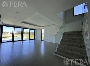 Casa · 300m² · 5 Ambientes · 1 Cochera · Casa en Construcción 5 Ambientes en Greenville - Hudson