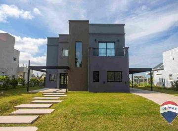 Casa · 220m² · 5 Ambientes · 3 Cocheras · Casa 5 Ambientes en Venta en Lagos de San Eliseo