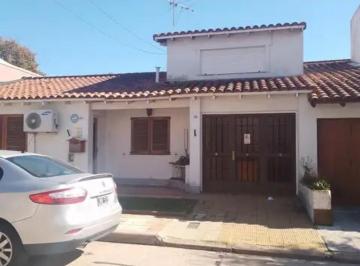 Casa de 4 ambientes, Villa Urquiza · Chalet en Barrio Cornelio Saavedra