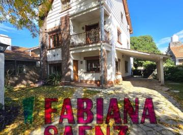 Casa · 200m² · 5 Ambientes · 1 Cochera · Casa en Venta en La Mejor Zona de Adrogue Apta a Credito