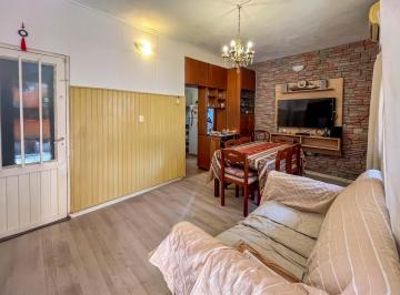 Casa · 80m² · 5 Ambientes · Casa en Venta de Pasillo 3 Dorm.