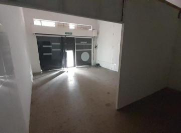 Local comercial · 38m² · Excelente Local Ante Esquina. Mucho Movimiento Barrial