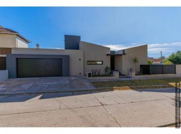 Casa de 5 ambientes, Mar del Plata · Casa Estilo Moderno Zona Pinos de Anchorena