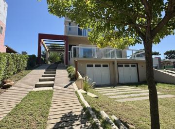 Casa · 247m² · 4 Ambientes · 1 Cochera · Duplex en Venta Monte Hermoso