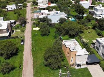 Terreno · 476m² · Terreno Lote en Venta en Villa Catalina Cerca de Ingreso