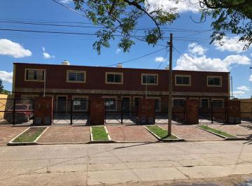 PH · 80m² · 3 Ambientes · 1 Cochera · PH - Ezeiza