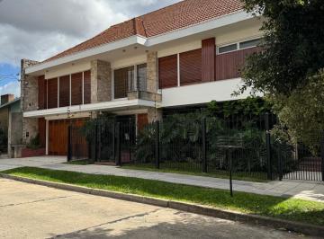 Casa de 6 ambientes, Quilmes · Apto Credito Barrio Parque Bernal 6 Ambientes