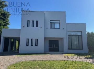 Casa · 224m² · 3 Dormitorios · 2 Cocheras · Apta Credito Gran Oportunidad - Fincas de Iraola II