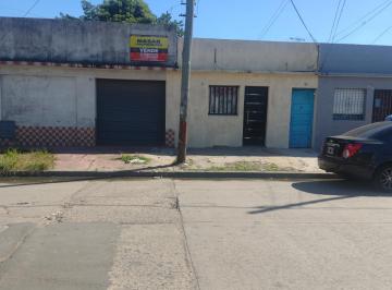 Casa · 95m² · 3 Ambientes · 1 Cochera · Casa a Refaccionar a m de Estacion Mte. Chingolo