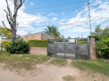 Casa · 253m² · 6 Ambientes · 2 Cocheras · Casa con Pileta, 4 Dorm. y Gran Jardin