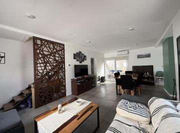 Casa · 90m² · 3 Ambientes · 2 Cocheras · Dúplex 2 Dorm. en Venta en Gonnet
