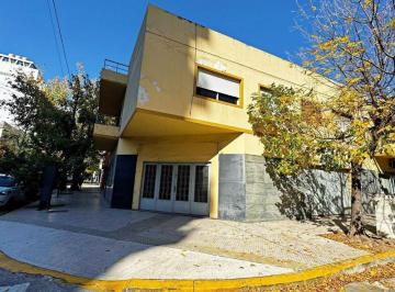 Casa · 340m² · 6 Ambientes · 5 Cocheras · Venta de Casa 6 Amb con Depend. Cocheras y Terraza en Flores