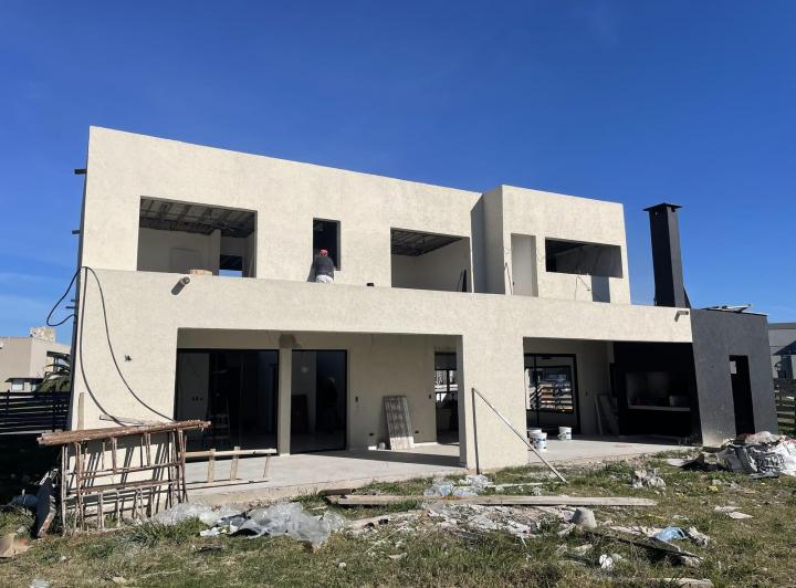 Casa · 260m² · 5 Ambientes