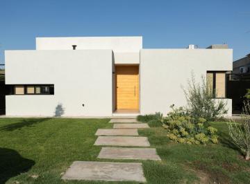 Casa de 4 ambientes, Chacras de Coria · Ivanna Blanc Vende Excelente Casa en Chacras de Coria