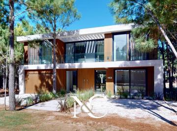 Casa · 292m² · 6 Ambientes · 1 Cochera · Casa en Venta en Costa Esmeralda