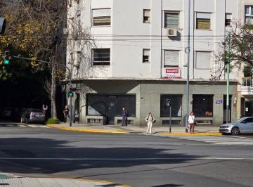 Local comercial · 94m² · Local en Esquina de Carlos Pellegrini y Arenales - Retiro