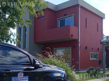 Casa · 150m² · 5 Ambientes · 1 Cochera · Venta Casa 3 Dorm. en Área 1 San Sebastian Mb
