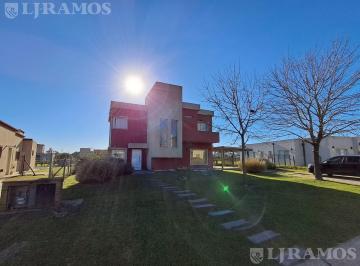 Casa · 150m² · 5 Ambientes · 4 Cocheras · Venta Casa 3 Dorm. en Área 1 San Sebastian Mb