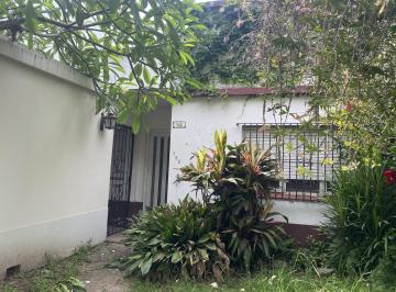 Casa · 125m² · 4 Ambientes · 1 Cochera · Excelente Oportunidad, a 2 Cuadras de Av Libertador