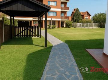 Garage al frente · Duplex en Venta en Villa Gessell