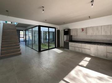 PH · 180m² · 4 Ambientes · 2 Cocheras · PH en Condominio en Ituzaingo