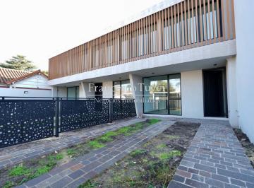 PH · 180m² · 4 Ambientes · 2 Cocheras · Casa en Venta 4 Ambientes en Ituzaingó