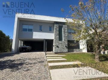 Casa · 349m² · 4 Dormitorios · 2 Cocheras · Apta Credito Casa - Fincas de Iraola II