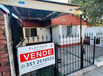 Casa · 65m² · 3 Ambientes · 1 Cochera · Casa a Reciclar en Barrio San Salvador, Duarte Quirós Al 300