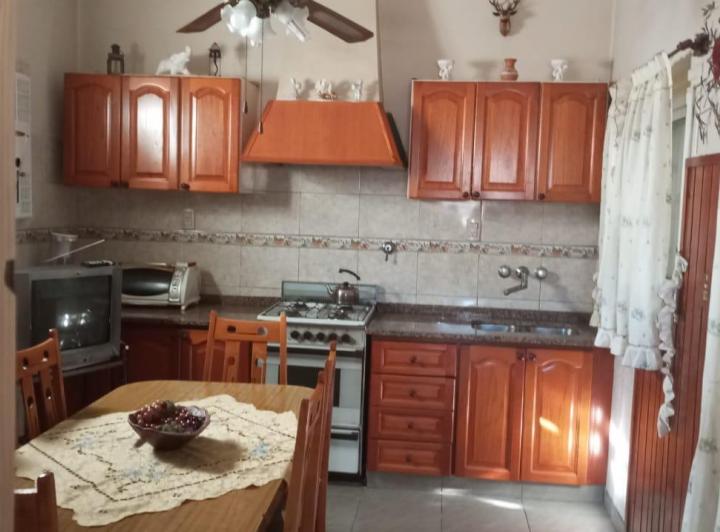 Casa · 300m² · 6 Ambientes · 3 Cocheras