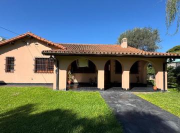 Casa · 300m² · 4 Ambientes · 5 Cocheras · Chalet a La Venta en R. Calzada