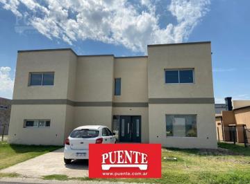 Casa · 200m² · 4 Ambientes · Casa en Casuarinas Premium Venta