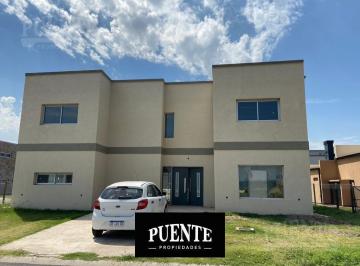 Casa · 200m² · 4 Ambientes · Casa en Casuarinas Premium Venta