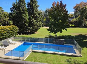 Casa · 360m² · 8 Ambientes · 1 Cochera · Casa en Venta con Pileta en Saint Thomas Country Club Canning Pg