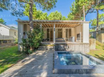 Casa · 170m² · 5 Ambientes · Venta Casa Cinco Ambientes en Senderos IV. Pileta. Jacuzzi.