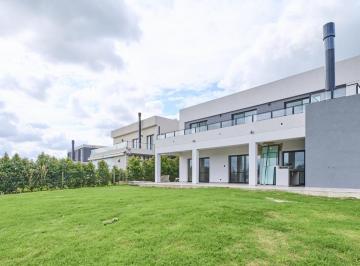 Casa · 205m² · 5 Ambientes · 2 Cocheras · Venta Casa 3 Habitaciones con Jardin y Parrilla en Escobar
