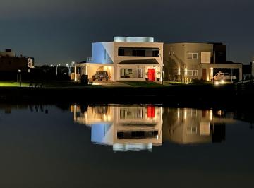 Casa · 291m² · 7 Ambientes · 4 Cocheras · Casa en Venta en Costas, Puertos del Lago