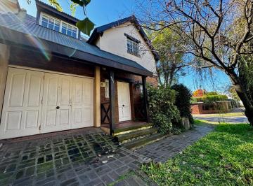 Casa · 132m² · 4 Ambientes · 2 Cocheras · Casa Sobre Lote de 229 m² S/ Aviador Curtis Al 7100