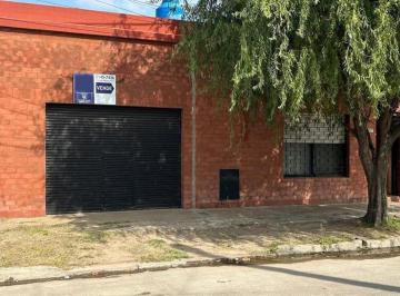 Casa · 66m² · 3 Ambientes · Casa en Venta de 3 Ambientes con Local Comercial