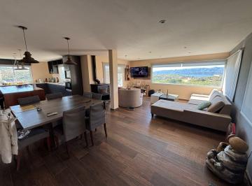 Casa · 340m² · 4 Dormitorios · 2 Cocheras · Casa en Villa del Lago en Venta 4 Dorm.
