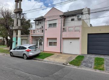Casa de 5 ambientes, Hurlingham · Dúplex de 4 Ambientes con Pileta y Parrilla - Barrio Luna